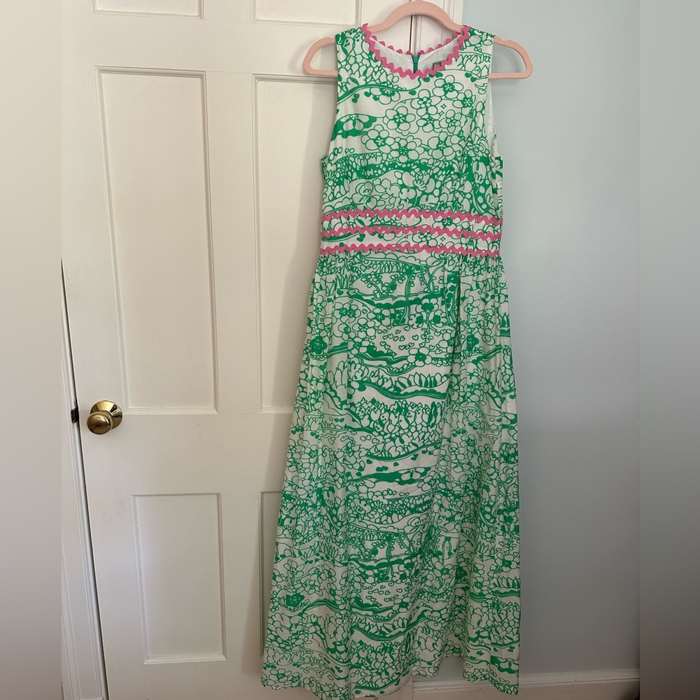 Jules Reid Women’s size 10 green and white sleeveless maxi dress.